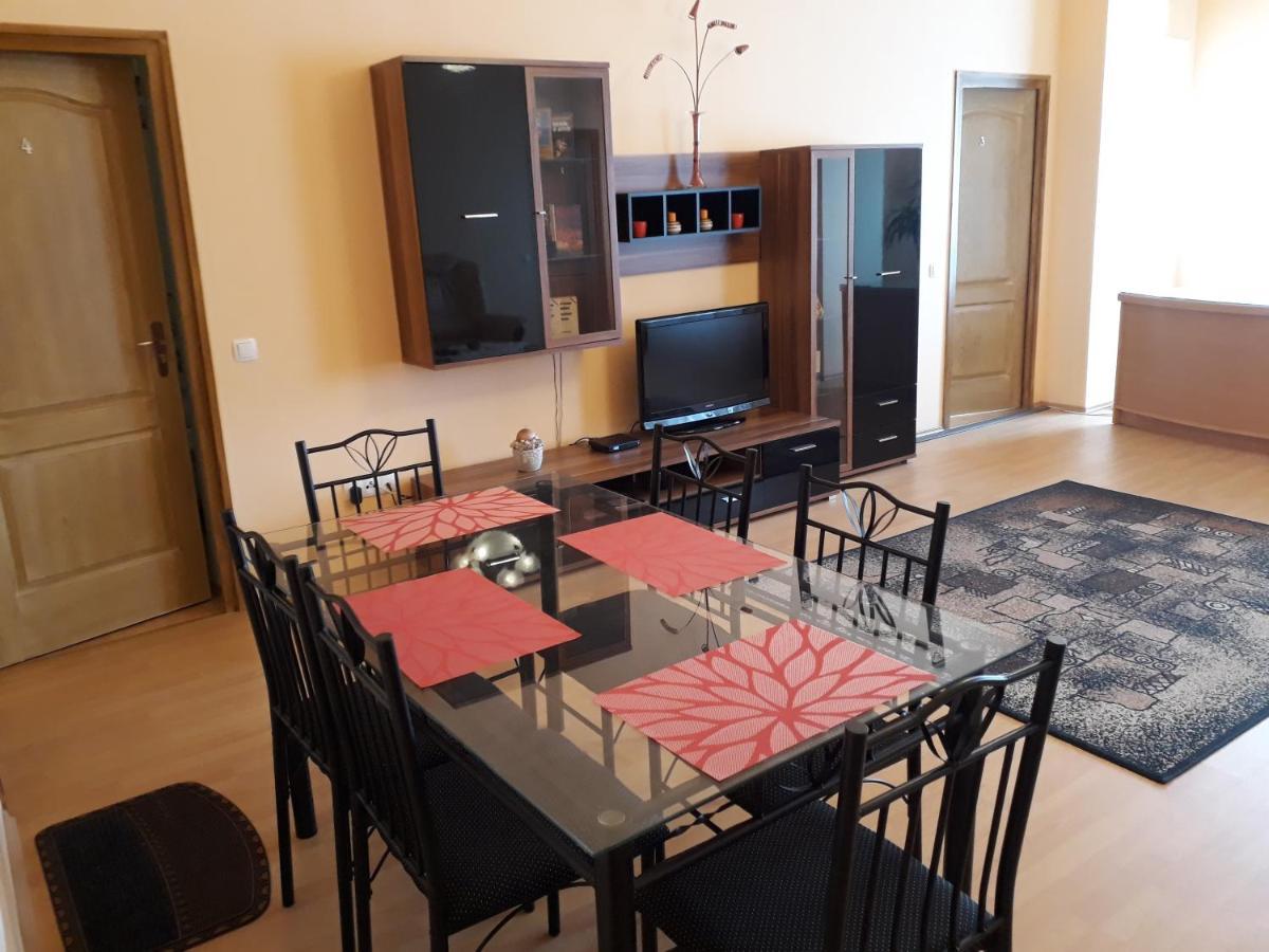 דברצן Piac Utcai Apartman מראה חיצוני תמונה